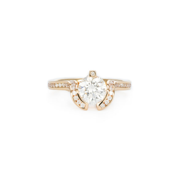 Sleek modern rose gold diamond ring