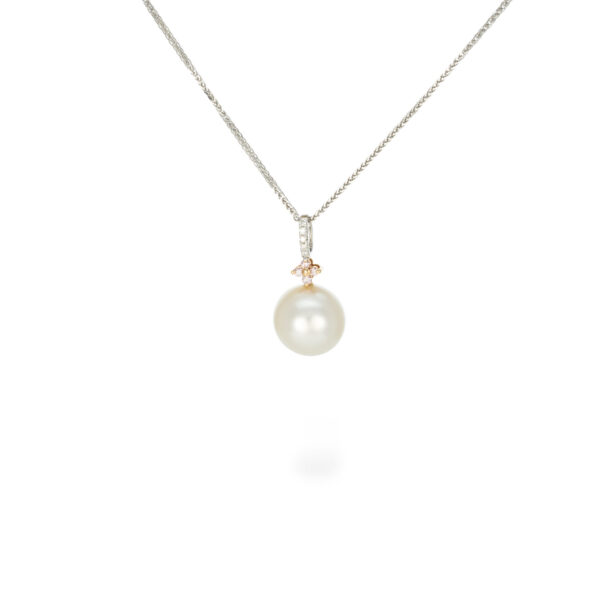Light pink and white diamond pearl necklace