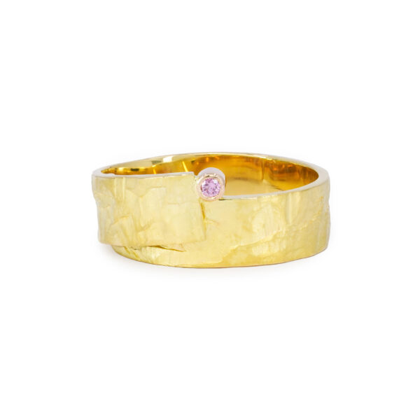 Hammered yellow gold and pink diamond ring